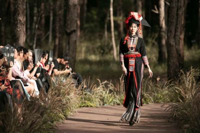 thổ cẩm, đổi mới thời trang