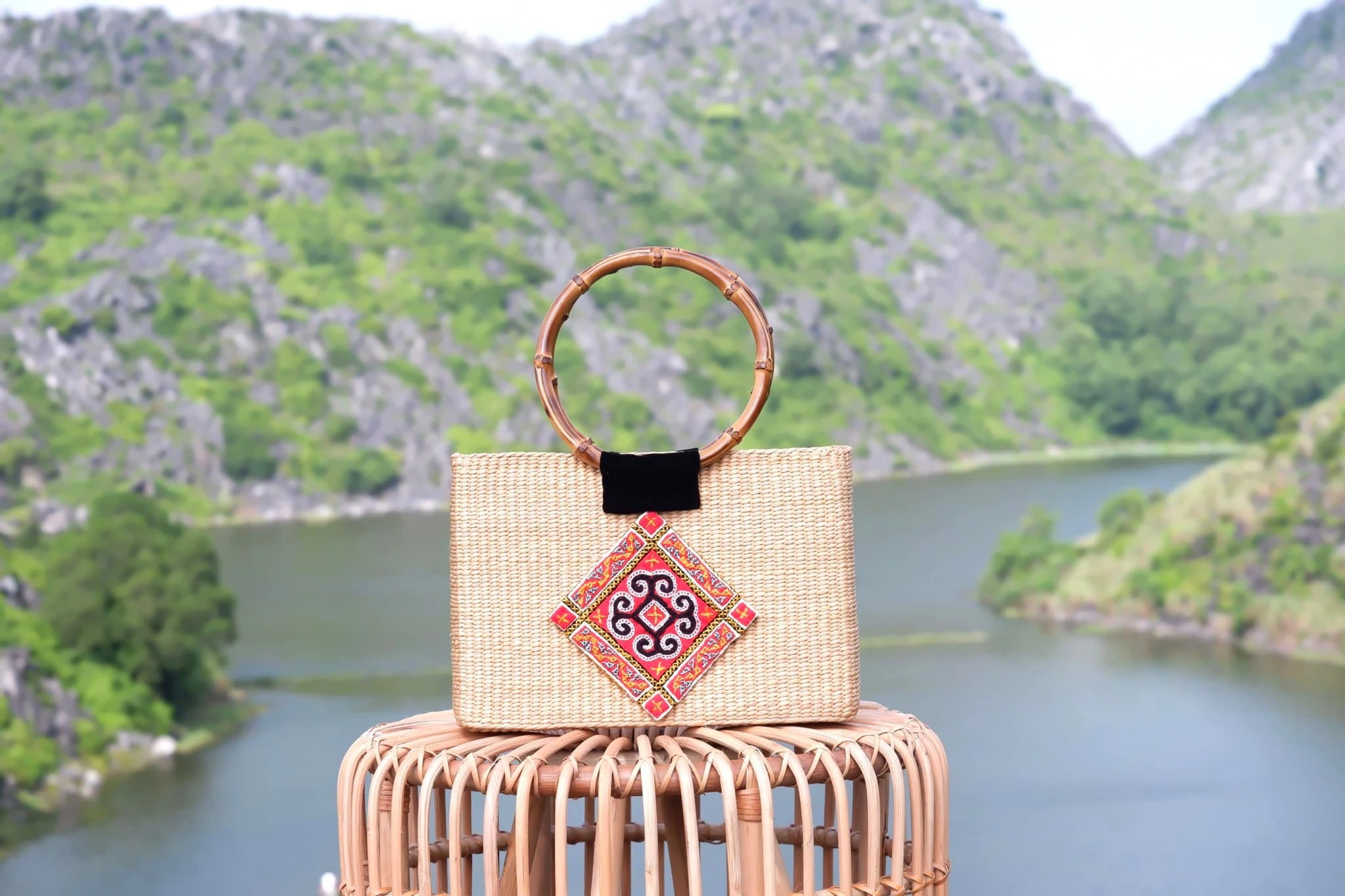 Túi Thổ Cẩm Họa Tiết Độc Đáo – Điểm Nhấn Cho Outfit