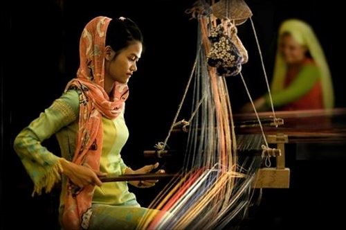 Thời Trang Thổ Cẩm: Từ Đại Ngàn Tây Nguyên Đến Xu Hướng Hiện Đại