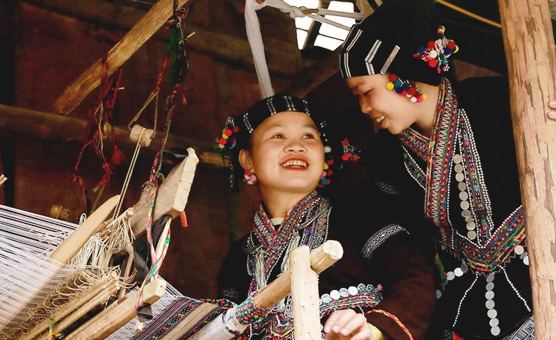 Tinh hoa thổ cẩm trong ngành thời trang Việt Nam