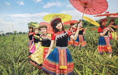 Váy thổ cẩm dân tộc nữ lễ hội