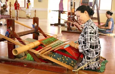 Truyền thống dệt thổ cẩm qua các thế hệ