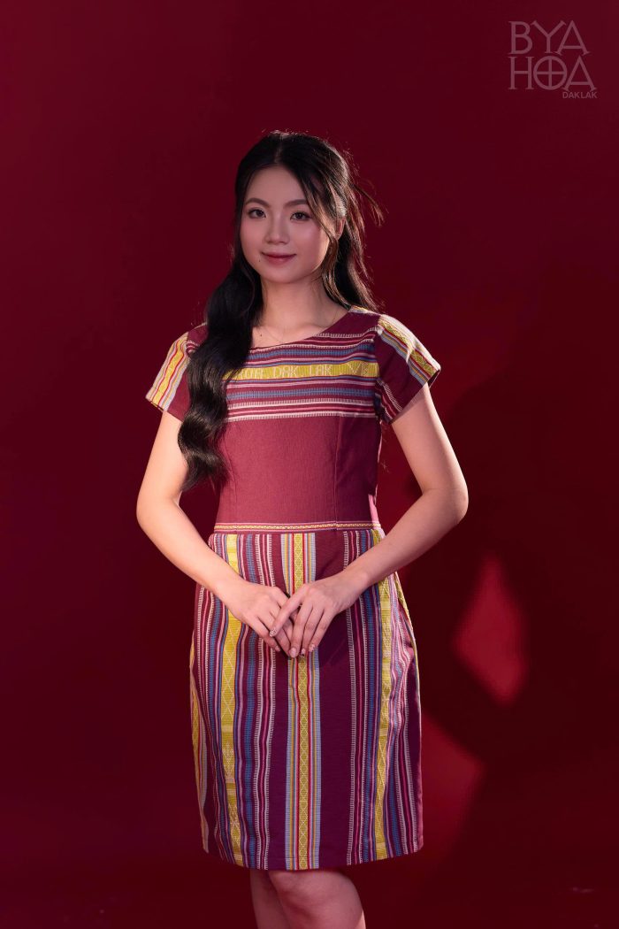 BỘ TRANG PHỤC ÁO DÀI NỮ Ê ĐÊ TƠ TẰM